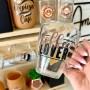 Estación de Café - Estilo: Laught Coffee con Mueble de Madera Incluido