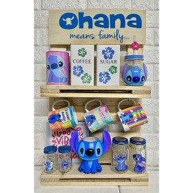 Estación de Café - Estilo: Stitch Ohana con Mueble de Madera Incluido | ¡Envío Gratis! Estación de Café - Estilo: Stitch Ohana con Mueble de Madera Incluido | ¡Envío Gratis!